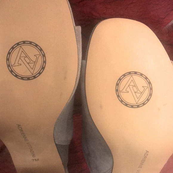 ADRIENNE VITTADINI GRAY SUEDE SLIP ON HEELS SIZE7 ALBI NEW w/OUT BOX - Picture 8 of 10